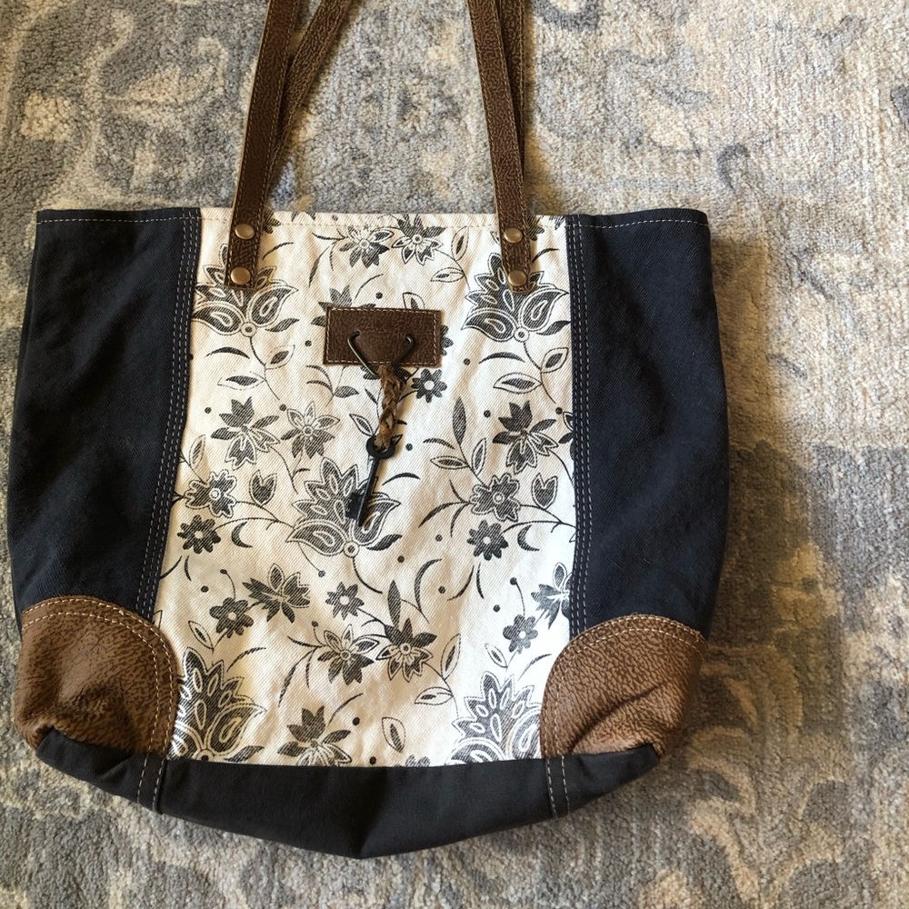 Myra Bag.  Like new. Used once.